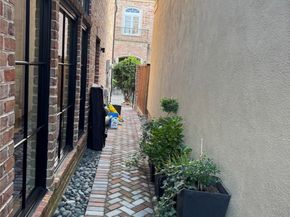 9 Upperway Lane, Houston TX 77056