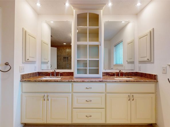 1915 Ashford Hollow Lane, Houston TX 77077