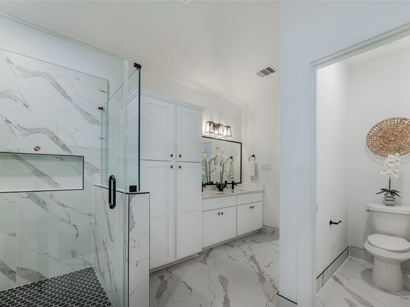 1911 Dewalt Street, Houston TX 77088