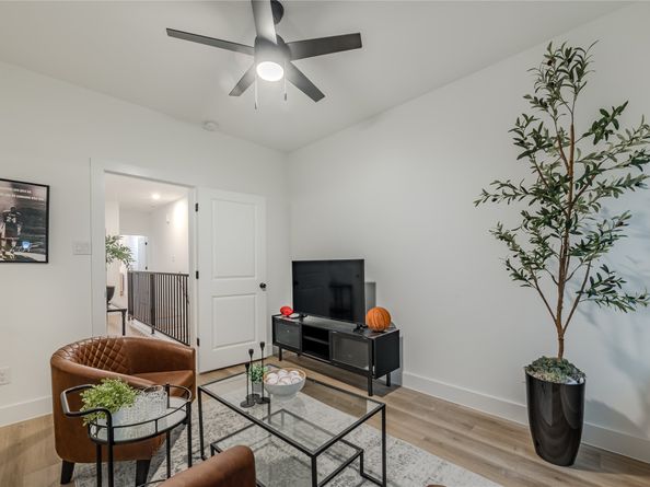 1911 Dewalt Street, Houston TX 77088