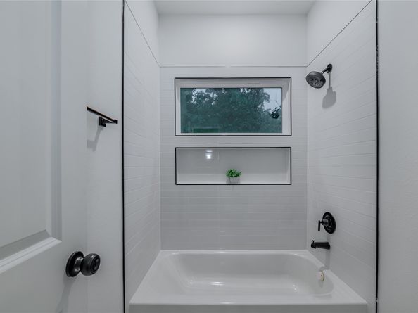 1911 Dewalt Street, Houston TX 77088