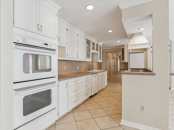 5659 Lymbar Drive, Houston TX 77096