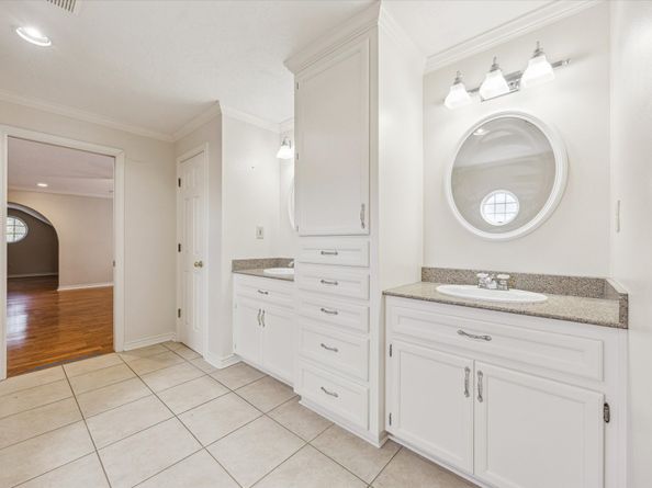 5659 Lymbar Drive, Houston TX 77096