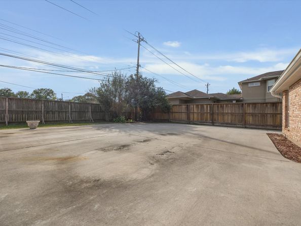 5659 Lymbar Drive, Houston TX 77096