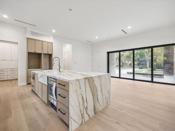 2102 Tangley Street, Houston TX 77005