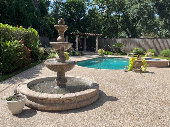 5611 Portal Drive, Houston TX 77096