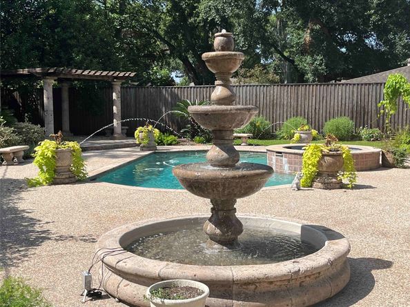 5611 Portal Drive, Houston TX 77096