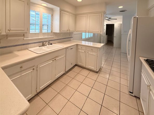 5611 Portal Drive, Houston TX 77096