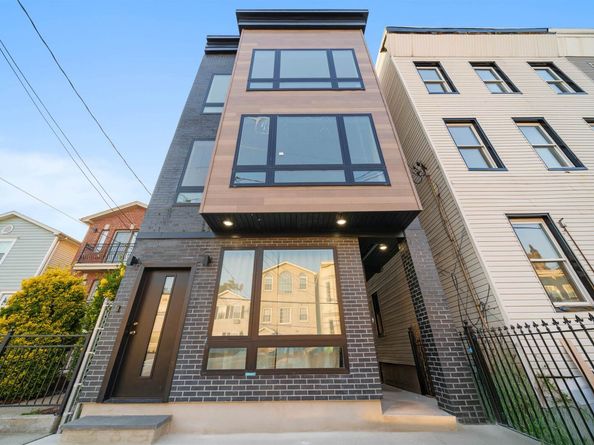 249.5 Halladay St 1, Jersey City NJ 07304