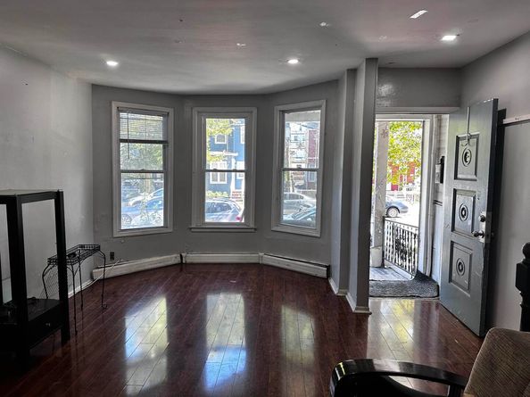 46 34th St, Bayonne NJ 07002