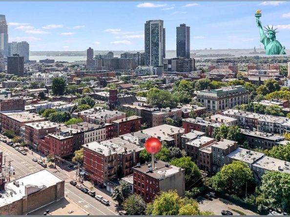 189 Christopher Columbus Dr 3, Jersey City NJ 07302