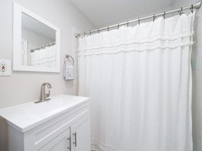 466 Monmouth St 2L, Jersey City NJ 07302