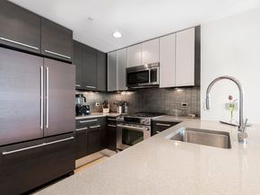 2 2nd St 1704, Jersey City NJ 07302