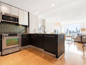 2 2nd St 1704, Jersey City NJ 07302