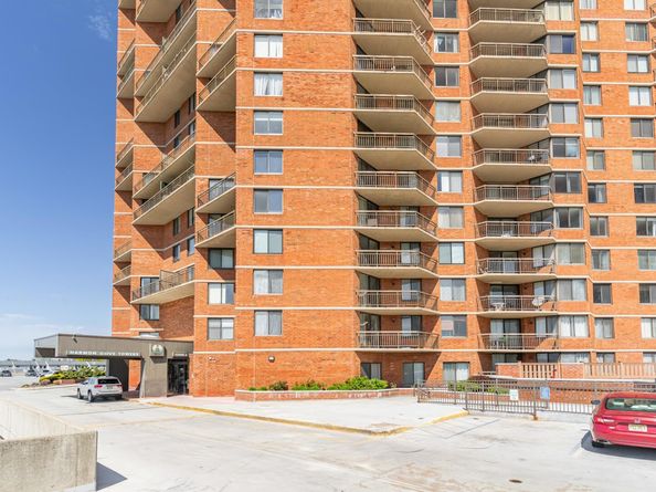 831 Harmon Cove Tower, Secaucus NJ 07094-1720