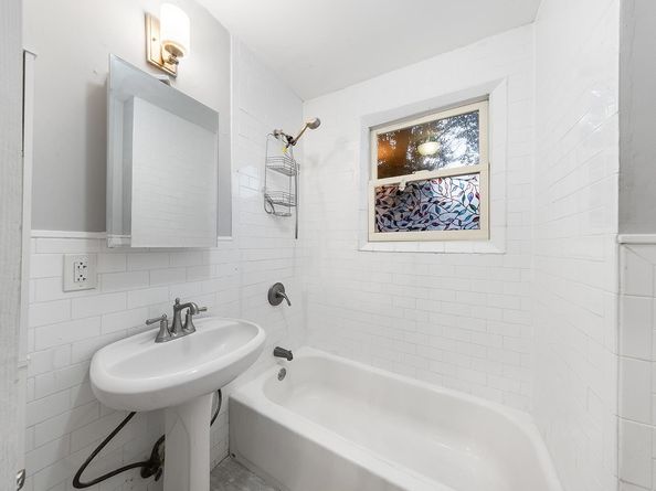 13 Meadow St, Bayonne NJ 07002