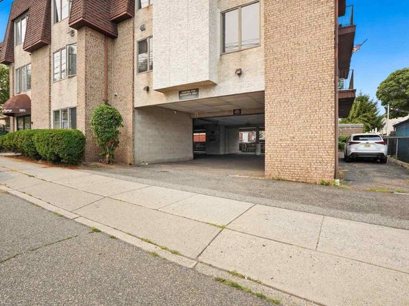 385 Kamena St 303F, Fairview NJ 07022