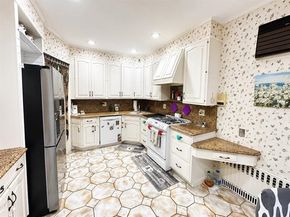 858 Avenue C, Bayonne NJ 07002-2922