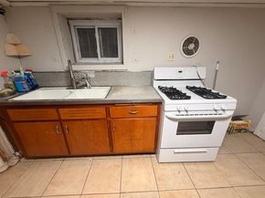 858 Avenue C, Bayonne NJ 07002-2922