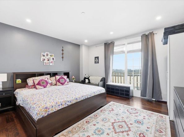 100 Shearwater Ct East 54, Jersey City NJ 07305