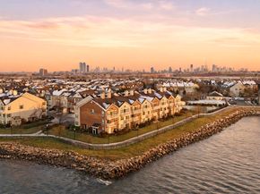 60 Tottenham Ct, Jersey City NJ 07305