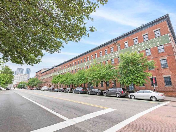 227 Christopher Columbus Dr 332B, Jersey City NJ 07302