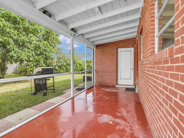 300 Cavalier Rd, Palm Springs FL 33461