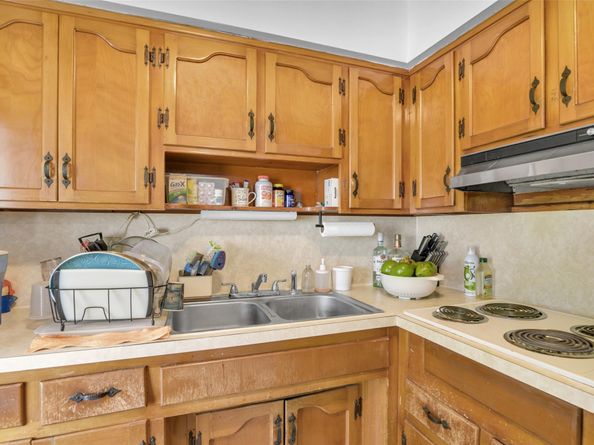 300 Cavalier Rd, Palm Springs FL 33461