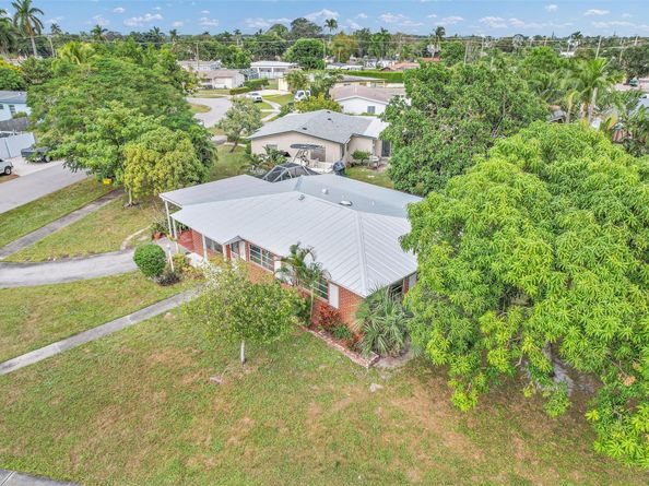 300 Cavalier Rd, Palm Springs FL 33461
