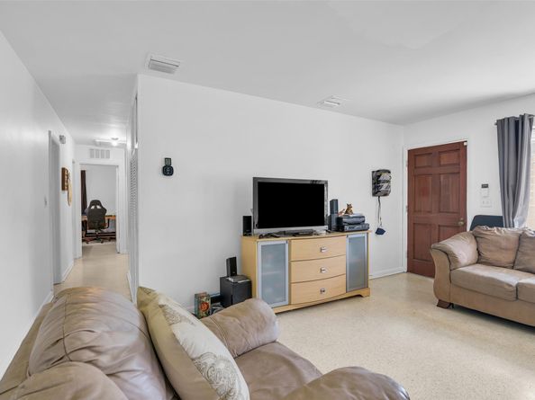 300 Cavalier Rd, Palm Springs FL 33461