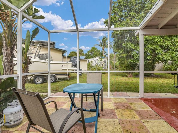 300 Cavalier Rd, Palm Springs FL 33461