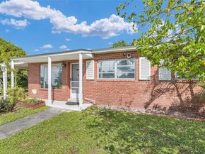 300 Cavalier Rd, Palm Springs FL 33461