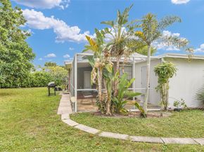 300 Cavalier Rd, Palm Springs FL 33461