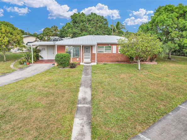 300 Cavalier Rd, Palm Springs FL 33461