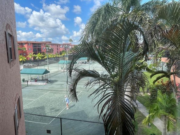 630 Tennis Club Dr 307, Fort Lauderdale FL 33311