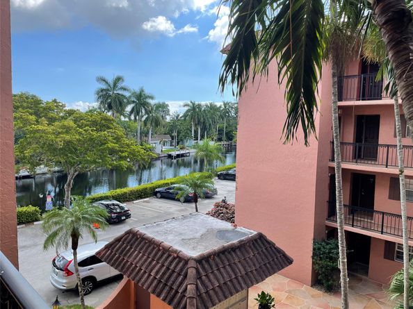 630 Tennis Club Dr 307, Fort Lauderdale FL 33311