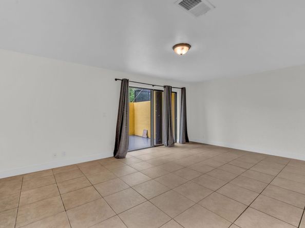 1610 NW 93rd Ave 303, Hollywood FL 33024