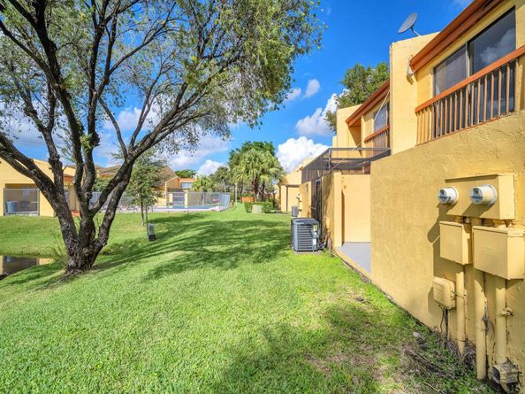 1610 NW 93rd Ave 303, Hollywood FL 33024