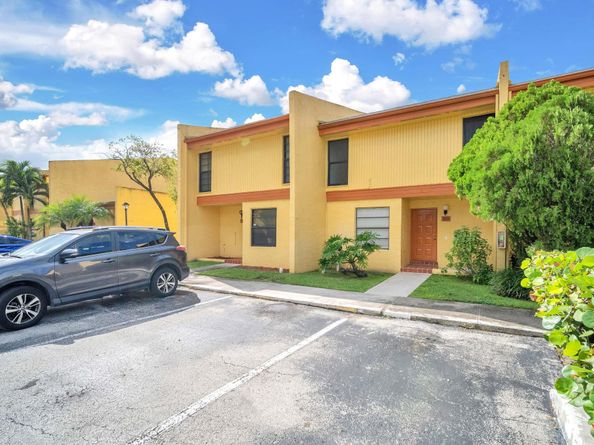 1610 NW 93rd Ave 303, Hollywood FL 33024