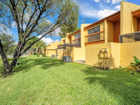 1610 NW 93rd Ave 303, Hollywood FL 33024