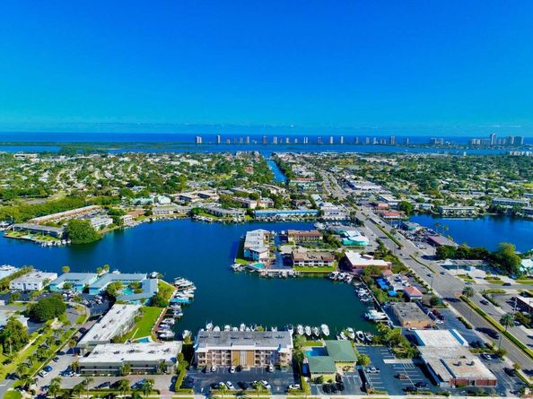312 Northlake Drive 104, North Palm Beach FL 33408
