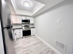 312 Northlake Drive 104, North Palm Beach FL 33408