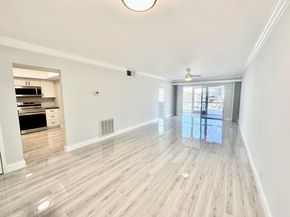 312 Northlake Drive 104, North Palm Beach FL 33408
