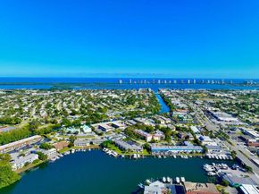 312 Northlake Drive 104, North Palm Beach FL 33408