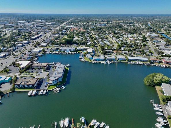 312 Northlake Drive 104, North Palm Beach FL 33408