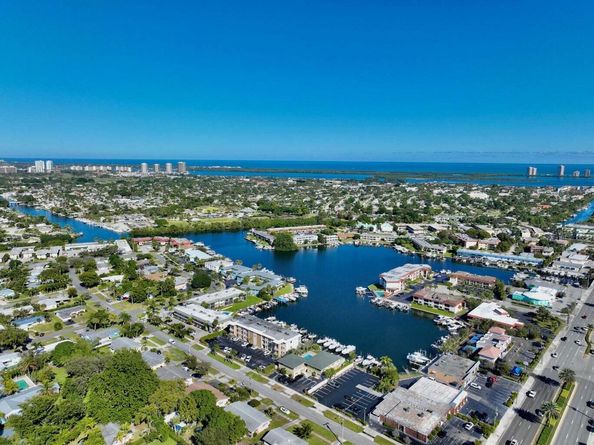 312 Northlake Drive 104, North Palm Beach FL 33408