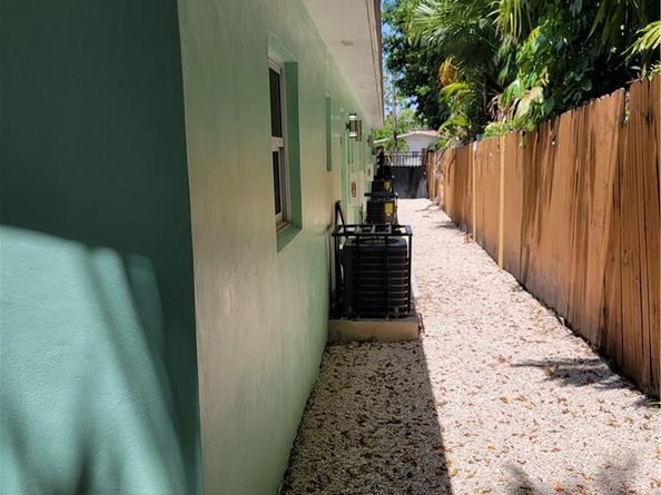 1010 NW 3rd Ave, Hallandale Beach FL 33009