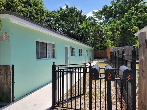 1010 NW 3rd Ave, Hallandale Beach FL 33009