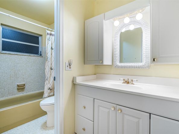 100 Bayview Ave C, Boynton Beach FL 33435