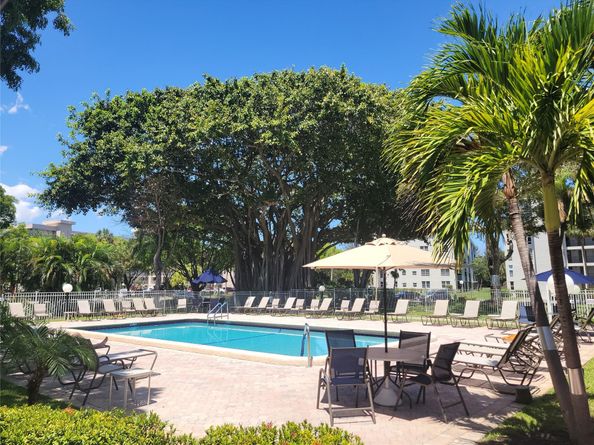 2671 S Course Dr 203, Pompano Beach FL 33069